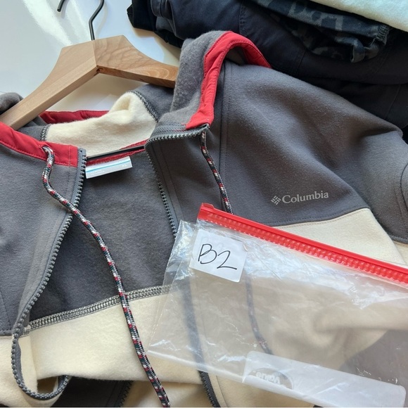 NWT Columbia Zip Up Gray Cream Red Hoodie with Logo- Size XL - Picture 15 of 16